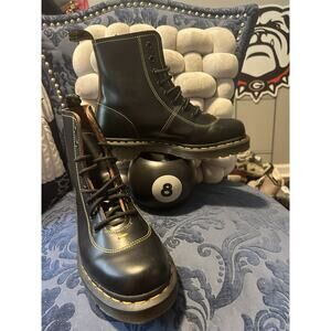 Dr Martens Pharamond size 7/EU38 NWOT